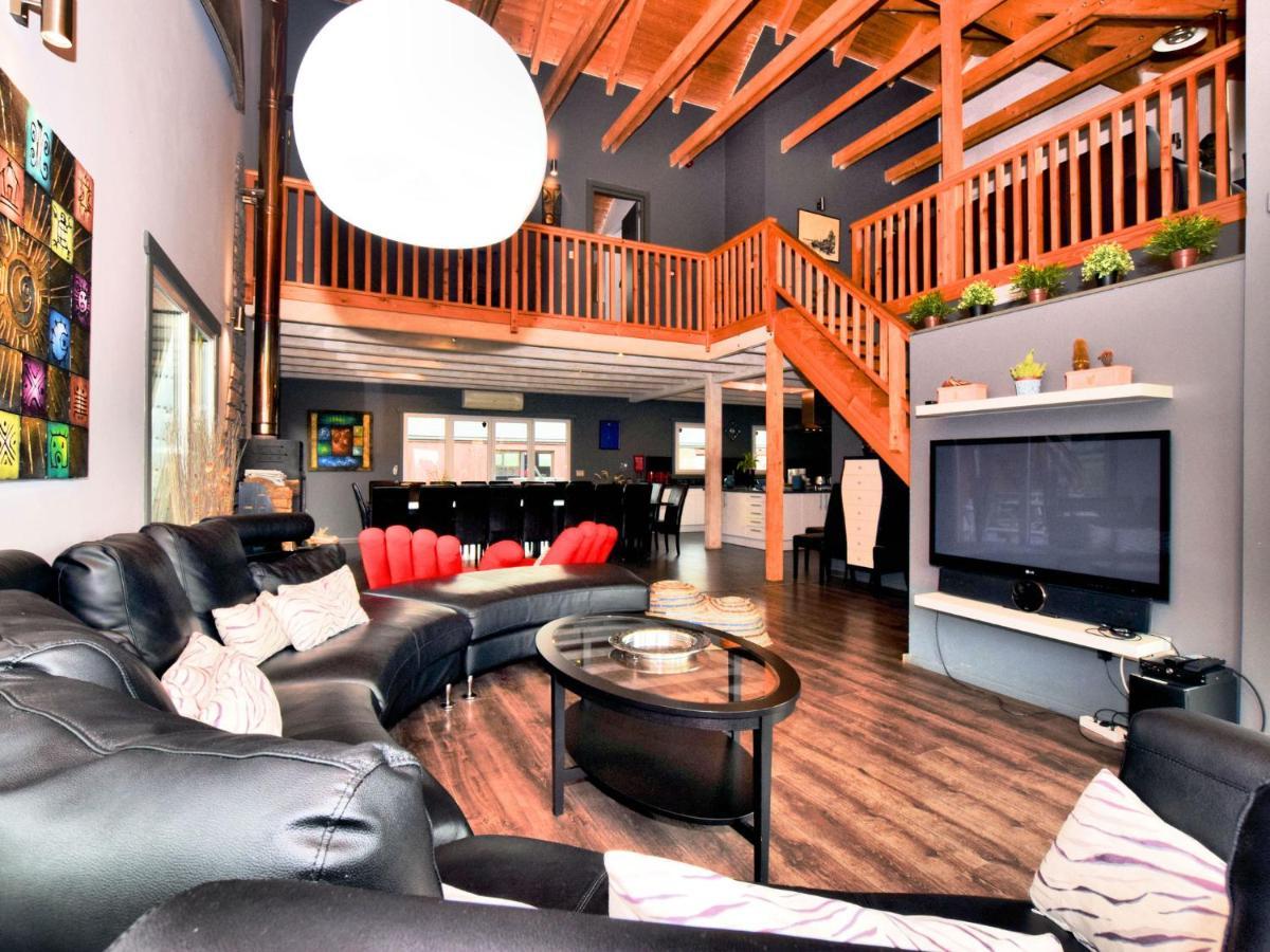 Beautiful Villa With Heated Outdoor Pool Manhay Dış mekan fotoğraf
