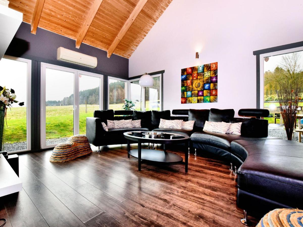 Beautiful Villa With Heated Outdoor Pool Manhay Dış mekan fotoğraf