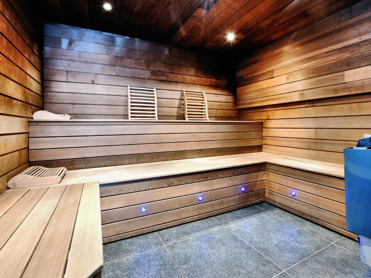 Beautiful Villa With Heated Outdoor Pool Manhay Dış mekan fotoğraf