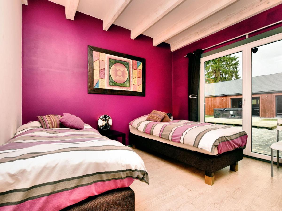 Beautiful Villa With Heated Outdoor Pool Manhay Dış mekan fotoğraf