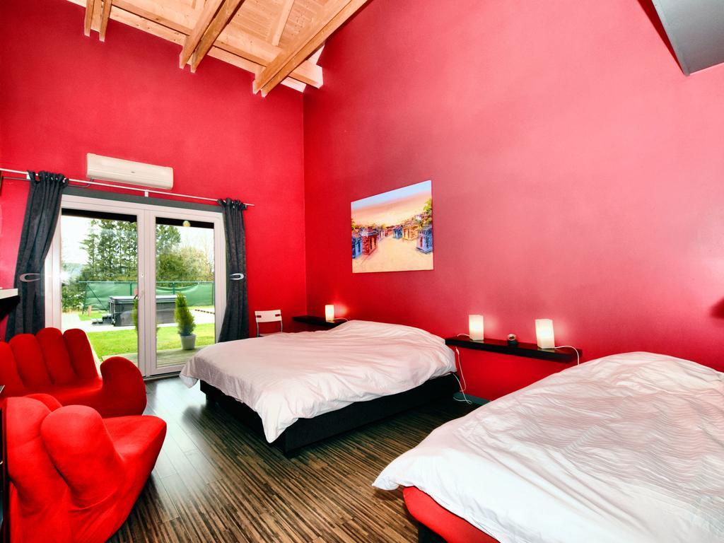 Beautiful Villa With Heated Outdoor Pool Manhay Dış mekan fotoğraf